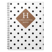 シックな黒のフェイクな革パッチはモノグラムに点を打ちます ノートブック (正面)