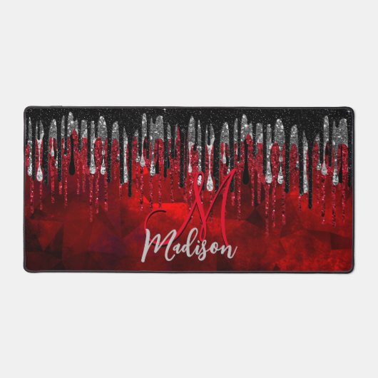 シックな黒の赤い銀のグリッタードリップモノグラム デスクマット (正面)