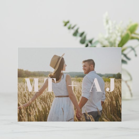 シックなTaupe Monogramオーバーレイ写真の保存日付 (スタンド正面)