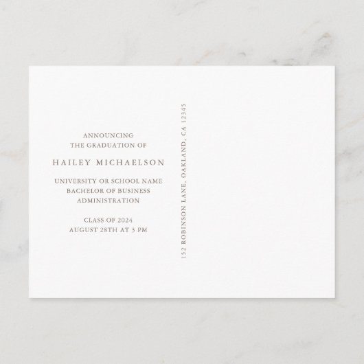 シックにミュートされた幾何学的プリントの卒業 案内ポストカード (裏面)