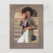 シックにミュートされた幾何学的プリントの卒業 案内ポストカード (正面)