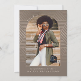 シックにミュートされた幾何学的プリント写真の卒業 招待状