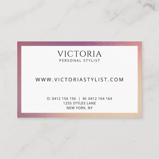 シックはっきりしたバックグラウンド上のグラデーションタイポグラフィ 名刺 (裏面)