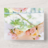 シックエレガントなタルト白ピンクのバラのフローラ結婚 オールインワン招待状 (裏面)