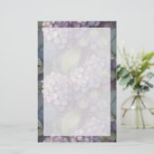 シックエレガントな埃っぽい紫のボホ水色フローラ 便箋 (スタンド正面)