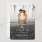 シックエレガントな波状ブラック抽象芸術結婚写真 招待状 (正面)