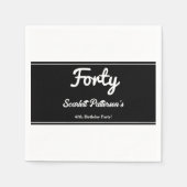 シックエレガントな白黒のモダン誕生日 スタンダードカクテルナプキン (正面)