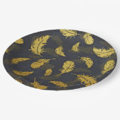 シックエレガントな黒と金ゴールドの羽毛パターン ペーパープレート (アングル)