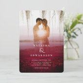 シックエレガントウェーブブルゴーニュ抽象芸術フォト結婚ズ 招待状 (スタンド正面)