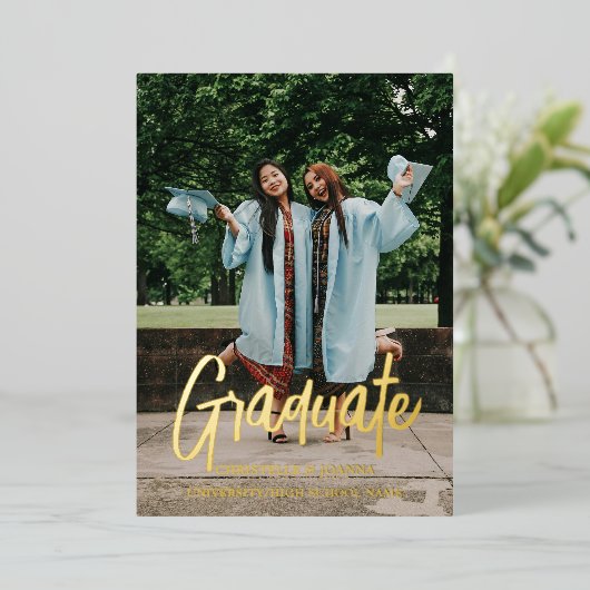 シックエレガントタイポグラフィツイン卒業パーティー 箔招待状 (立ち正面)