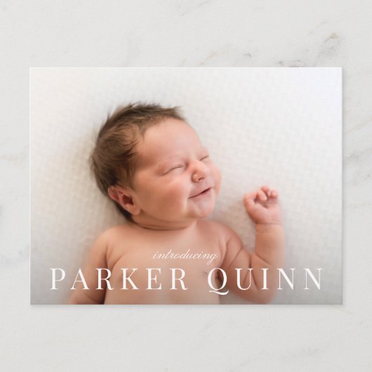 シックエレガントタイポグラフィフォト誕生 案内ポストカード (正面)