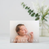 シックエレガントタイポグラフィフォト誕生 案内ポストカード (スタンド正面)