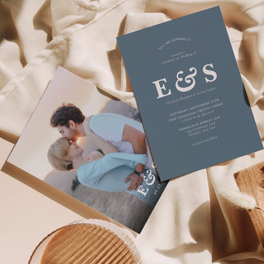シックエレガントダスティブルーモノグラム結婚写真 招待状