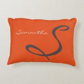 シックエレガントモダントレンディーモノグラシンプルム・オレンジ アクセントクッション (裏面)