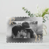 シックエレガント白黒フォトモノグラム結婚ズ 招待状 (スタンド正面)