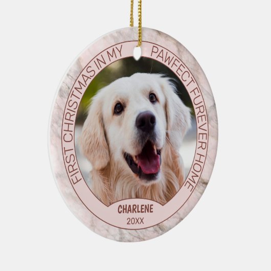 シックカスタムなグレーピンクの大理石の上にかわいい子犬の写真 セラミックオーナメント (右)