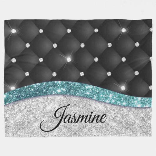 シックガーリーシルバーフェイクグリッターブラックティール(緑がかった色)モノグラム フリースブランケット (正面(横))