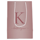 シックガーリーピンクローズモノグラム名 ミディアムペーパーバッグ (裏面)
