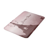 シックガーリーレトロファッションピンクパリエッフェルタワー バスマット (アングル)