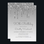 シックグリッタードリップシルバー90誕生日 招待状<br><div class="desc">このトレンディー90回目の誕生日の招待状には、スパークリーフェイクルな銀のグリッタードリップと青い背景が含ま縁どれるグラデーション。「90誕生日」と名誉のゲストの名前はシルバーグレーの手書き文字で表示さカジュアルれ、その他のカスタマイズ可能な文字はサンセリフフォントで表示される。裏面に同じ銀グリッタードリップデザインが現れる。</div>