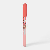 シックコーラルグラデーションカスタムモノグラムリービーブランチ iPhone 16ケース (右側面)