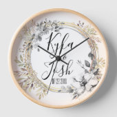 シックシルバーフローラ結婚リースパーソナライズされた 壁時計 (正面)