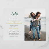 シックシンプルなブルー&グリーンブランチ結婚の写真 箔招待状ポストカード (正面)