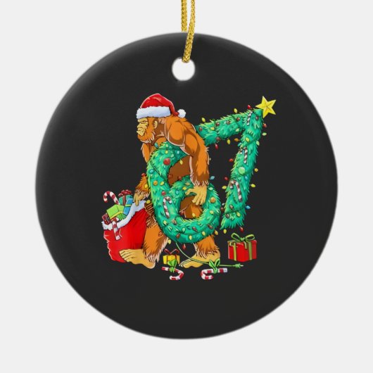 シックスセブン ビッグフット 67 サスカッチ ミーム クリスマス セラミックオーナメント (正面)