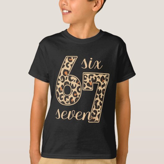 シックスセブン ミーム 6-7 数字 ヒョウ柄 Gen Z世代 Tシャツ (正面)