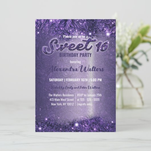 シックスタイリッシュパープルきらめくフォイルスウィート16パーティー 招待状 (スタンド正面)