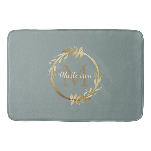 シックセージグリーン金ゴールドモノグラムユーカリプタスリース バスマット (正面)