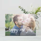 シックタイポグラフィハッピーニューイヤーホリデーフォトカード シーズンカード (スタンド正面)