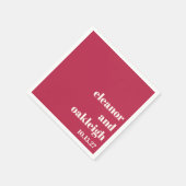 シックタイポグラフィマゼンタレッドアイボリーカスタムウェディング スタンダードカクテルナプキン (角)