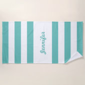 シックティール（緑がかった色）とホワイトストライプパーソナライズされたズ ビーチタオル (正面)