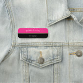 シックトレンディーブラック&明るい赤紫色:金ゴールド&シルバーストライプの 名札 (インサイチュ)