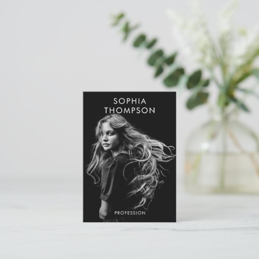 シックトレンディー白黒プロフェッショナル写真QRコード 名刺 (スタンド正面)