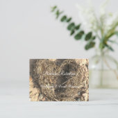 シックトレンディー素朴沿岸ビーチ結婚ハート 名刺 (スタンド正面)