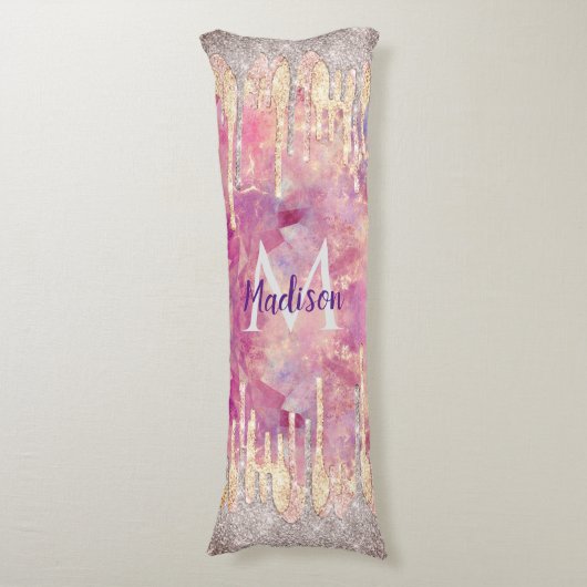 シックバラ赤面ピンクグリッタードリップモノグラム ボディピロー (正面縦)