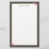 シックパーソナライズされたネーム黒いストライプ花ピンク色 便箋 (正面)