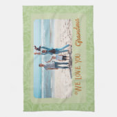 シックパーソナライズされたフォト文字おばあちゃんギフトグリーン キッチンタオル (縦)