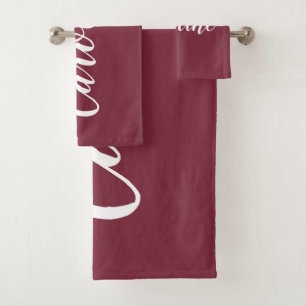 シックパーソナライズされた書名Burgundy Red バスタオルセット