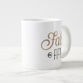 シックファブアットフィフティ金ゴールドタイポグラフィ50th誕生日 ジャンボコーヒーマグカップ (正面右)