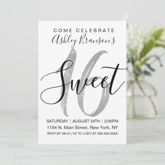 シックフェイクホワイトシルバーシークイングリッタースウィート16 招待状 (スタンド正面)