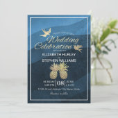 シックフェイク金ゴールドパイナップルカップルブルー結婚ウェーブズ 招待状 (スタンド正面)