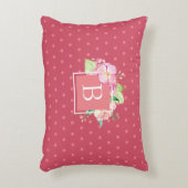 シックフェミニンモノグラムのイニシャルピンクドットフローラ アクセントクッション (正面(垂直))
