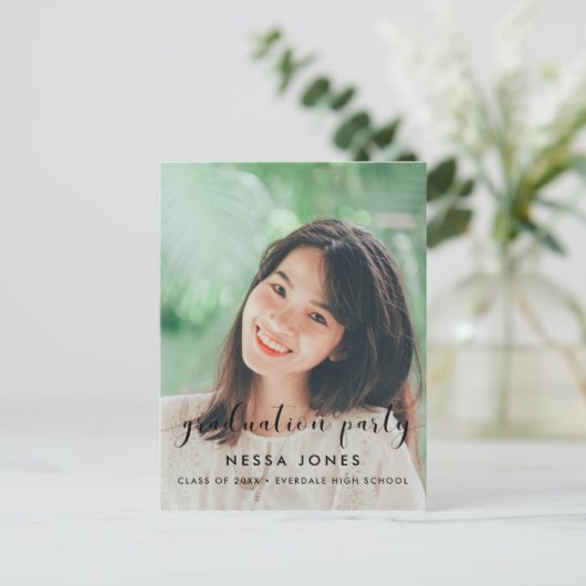シックフォト卒業パーティーの招待 ポストカード (スタンド正面)