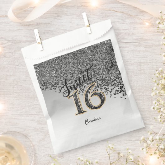 シックブラックグリッタースウィート16誕生日 フェイバーバッグ (クリップ留めされた状態)
