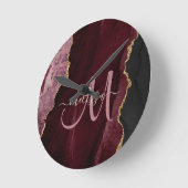 シックブルグンディ金ゴールドグリッターアゲートカスタムモノグラム ラウンド壁時計 (傾斜)