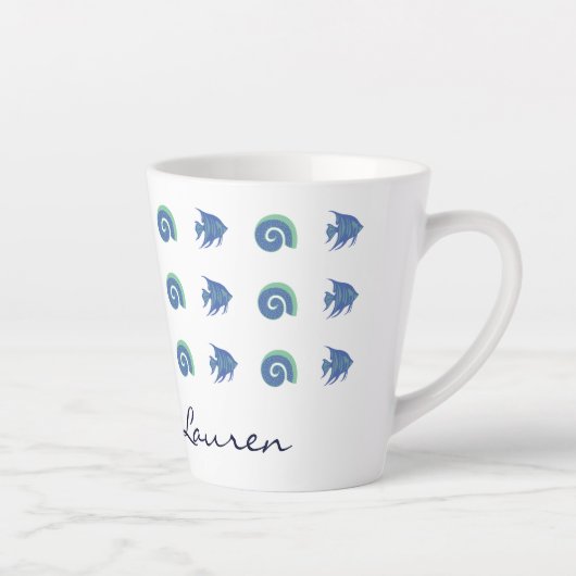 シックブルーアンドホワイトフィッシュシェルズビーチハウス カフェラテマグ (右)