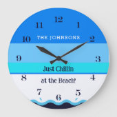 シックブルーストライプシーズウェーブファミリーネームビーチハウス ラージ壁時計 (正面)